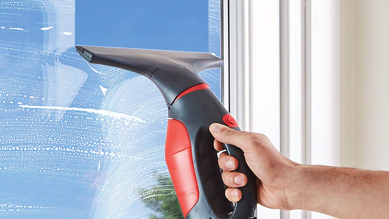 Ga terug Krankzinnigheid Niet doen Best window vac 2023: Cordless window vacuums to keep your windows,  conservatories and skylights dirt and streak free | Expert Reviews