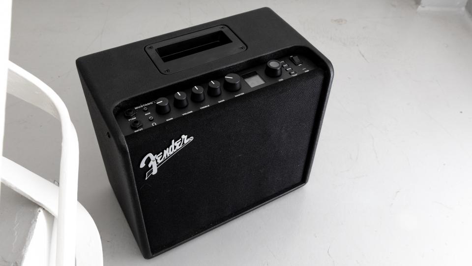 weg te verspillen Ontwijken rekken Fender Mustang LT25 review: A compact practice amp with some great sounds |  Expert Reviews
