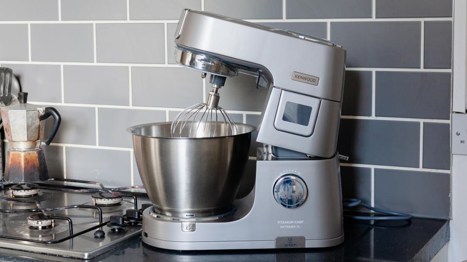 Leerling religie maat Kenwood Titanium Chef Patissier XL review: A stand mixer for keen cooks and  wannabe professionals | Expert Reviews