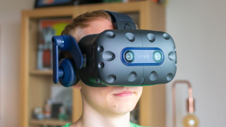slim støvle silke Best VR headset 2023: The best wired and wireless virtual reality headsets  for all budgets | Expert Reviews